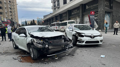 Esenyurt'ta park halindeki araca çarpan otomobilde bulunan kadın yaralandı