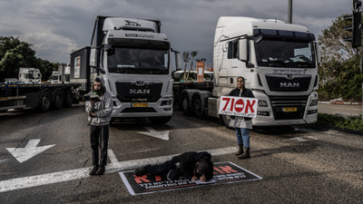 Fanatik Yahudi yerleşimciler, Gazze'ye gönderilen insani yardımları engellemeye çalıştı