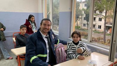 Gölcük Tersanesi Komutanlığı personeli enkazdan kurtardıkları Aysima'yı unutmadı