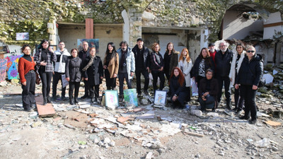 Hatay'da sanatçılar yıkıntıların arasında eserlerini sergiledi