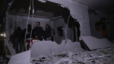 İsrail askerleri, üç ay önce Batı Şeria'da öldürdükleri Filistinlinin evinin duvarlarını patlatıcıyla yıktı