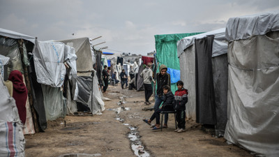 İsrail'in Gazze'ye saldırılarının mağduru çocuklar çetin kış şartlarıyla da mücadele ediyor