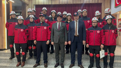 İstanbul'da adliye çalışanları, 6 Şubat depremlerinde hayatını kaybedenleri andı