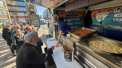 İstanbul'daki Adıyamanlılar, depremlerde hayatını kaybedenler için lokma dağıttı
