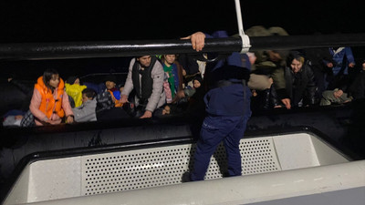 İzmir açıklarında 44 düzensiz göçmen kurtarıldı