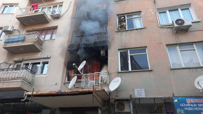 İzmir'de bir apartmanda çıkan yangında 3 kişi dumandan etkilendi