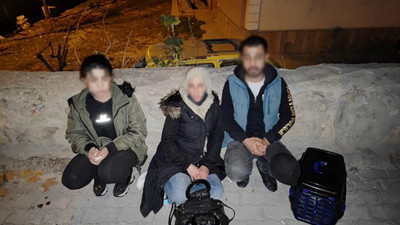 Konya'da 3 düzensiz göçmenin yakalandığı aracın sürücüsü tutuklandı