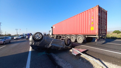 Manisa'da otomobilin tıra çarpması sonucu 7 kişi yaralandı