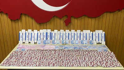 Mersin'de otomobile gizlenmiş 1158 uyuşturucu hap yakalandı