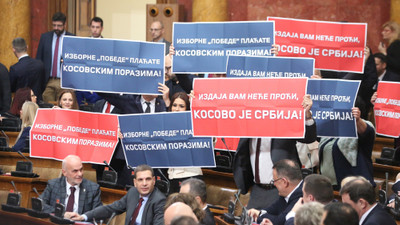 Sırbistan'da Meclis, tartışmalı 17 Aralık 2023'teki seçimin ardından ilk oturumunu düzenledi