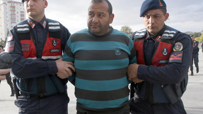 Komşusunun başını keserle ezerek öldürdü: Cezaevine girince gerçekleri itiraf etti