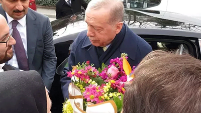 Cumhurbaşkanı Erdoğan'a evinin önünde doğum günü sürprizi