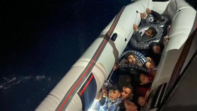 Batmak üzere olan bottaki düzensiz göçmenler kurtarıldı
