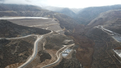 İliç'te arama kurtarma çalışmaları sürüyor! Enerji Bakanı: Heyelan alanında 400 bin kamyonluk toprak kütlesi var