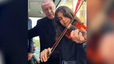 Cumhurbaşkanı Erdoğan, keman çalan öğrenci ile sohbet etti
