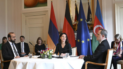 Azerbaycan ve Ermenistan barış için Berlin'de görüştü