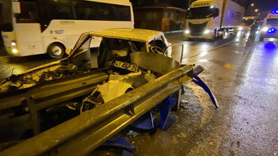 Kocaeli'nde feci kaza! bariyere 'ok' gibi saplandı