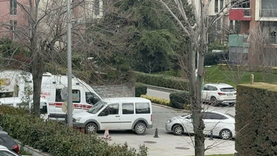 Ümraniye'de aile faciası: Birlikte yaşadığı kadını ve 2 kızını silahla vurdu