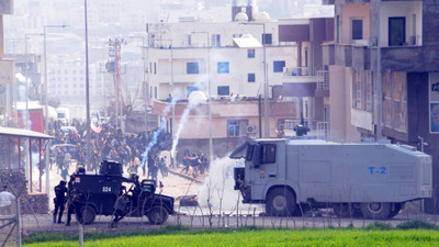 Nevruz etkinliğinde polise taş atan gruptaki 3 şüpheli gözaltına alındı