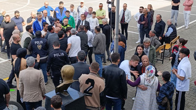 Hasımlar sandıkta karşılaştı, ortalık savaş alanına döndü: Bir polis yaralandı
