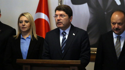 Bakan Tunç: Yardım bekleyen Filistinlilerin üzerine bomba yağdırmak ancak terör örgütü işidir