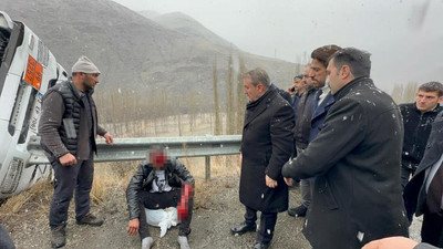 Destici, kaza yapan tır sürücüsüne yardım etti