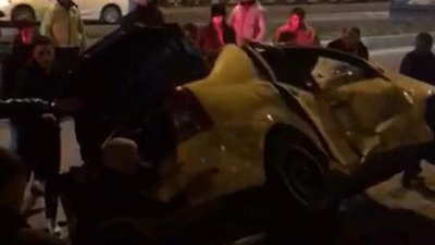 Defalarca takla attı! Otobüse çarparak durdu