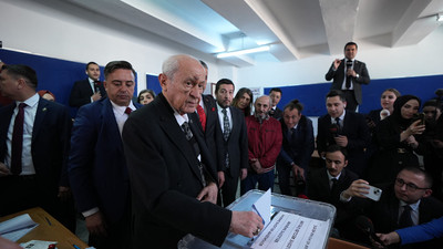 MHP lideri Devlet Bahçeli, oyunu Ankara'da kullandı