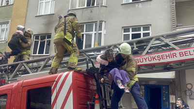 Esenyurt'ta korkutan yangın: Vatandaşlar binada mahsur kaldı