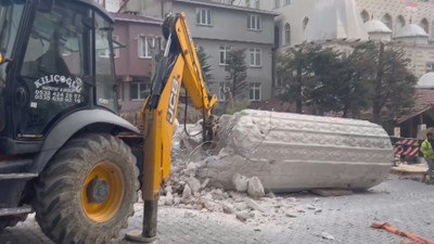 İstanbul Esenyurt'ta cami minaresi devrildi! O anlar kamerada