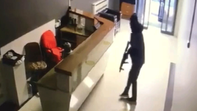 İstanbul'un göbeğinde dehşet anları! Maskeli saldırganlar kalaşnikofla iş yerini bastı