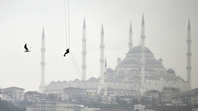 Kadın jandarmalardan 15 Temmuz Şehitler Köprüsü'nde nefes kesen gösteri