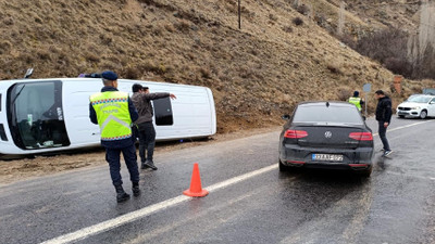 Kayseri'de servis minibüsü devrildi: 10 öğrenci yaralandı