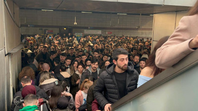 Mecidiyeköy metrobüs durağında yürüyen merdiven ters yöne hareket etti: 3 yaralı