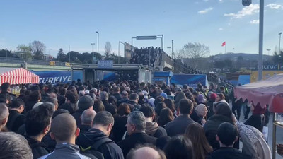 İstanbulluların zor anları! Metrobüs arızalandı, duraklarda izdiham yaşandı