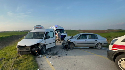 Otomobil ile hafif ticari araç çarpıştı: 7 yaralı