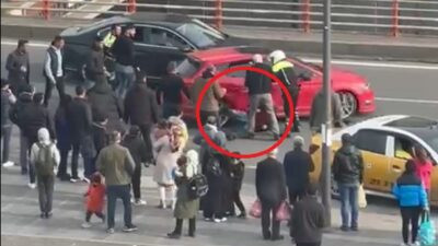 Tartıştığı polislerin üzerine aracını sürdü: Yaşlı adama çarpıp kaçtı