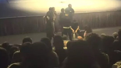 Ünlü komedyen sahneden düştü! İşte sağlık durumu