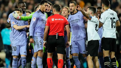 Valencia Real Madrid maçında inanılmaz olay! Saha bir anda karıştı