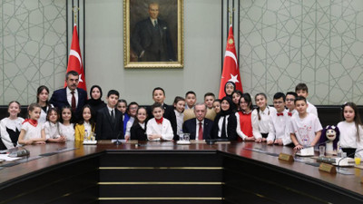 Erdoğan, 23 Nisan çocuklarını Külliye'de kabul etti