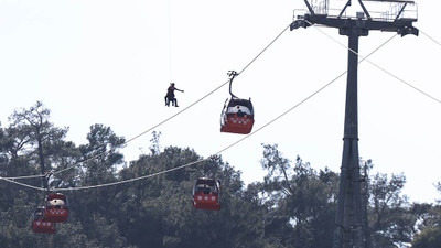 Teleferikte ailesiyle mahsur kalan makine teknisyeni: Kazadan 10 dakika önce arayıp uyardım