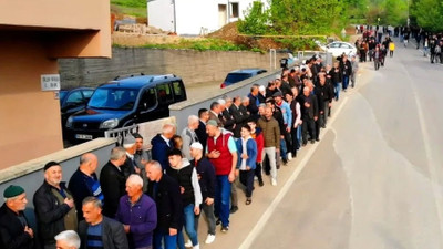 İnegöl'de bayramlaşma kuyruğu! Tam 1 kilometre uzunluğunda