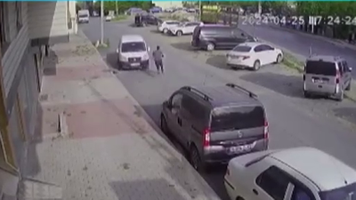 El frenini çekmeyi unuttu, araç metrelerce kayıp gitti