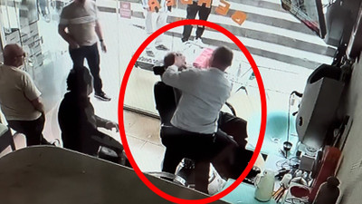 Müşterisinin dili boğazına kaçtı: Kurtardığı müşterinin tıraşına devam etti!
