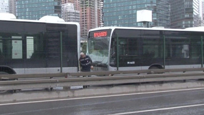 Fikirtepe'de metrobüsler çarpıştı!