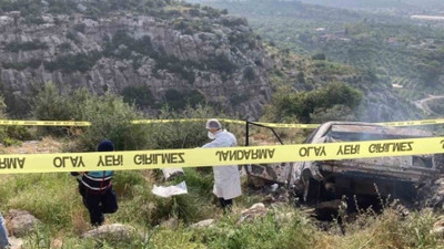 Mersin'de sır dolu ölüm: 2'si evde, biri araçta olmak üzere 3 kişi yanarak ölmüş halde bulundu