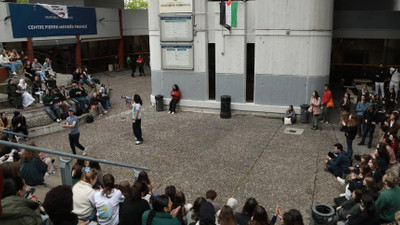 Paris'te üniversite öğrencileri eylemde: Filistin'in onuru için buradayız