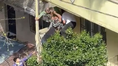 Ümraniye'de korkutan yangın! İki kişi yanmaktan son anda kurtuldu