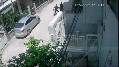 Kadının elindeki telefonu böyle kapkaç yaptı!