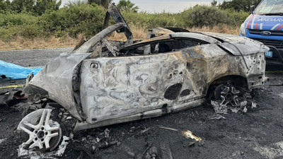 Antalya'da duvara çarpan otomobil alev aldı! Polonyalı 2 turist öldü